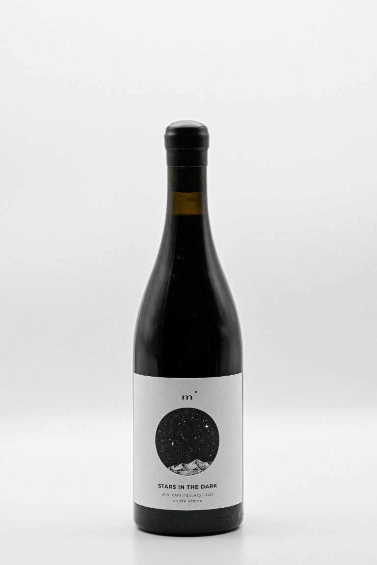 Fles rode wijn met sterrenlabel