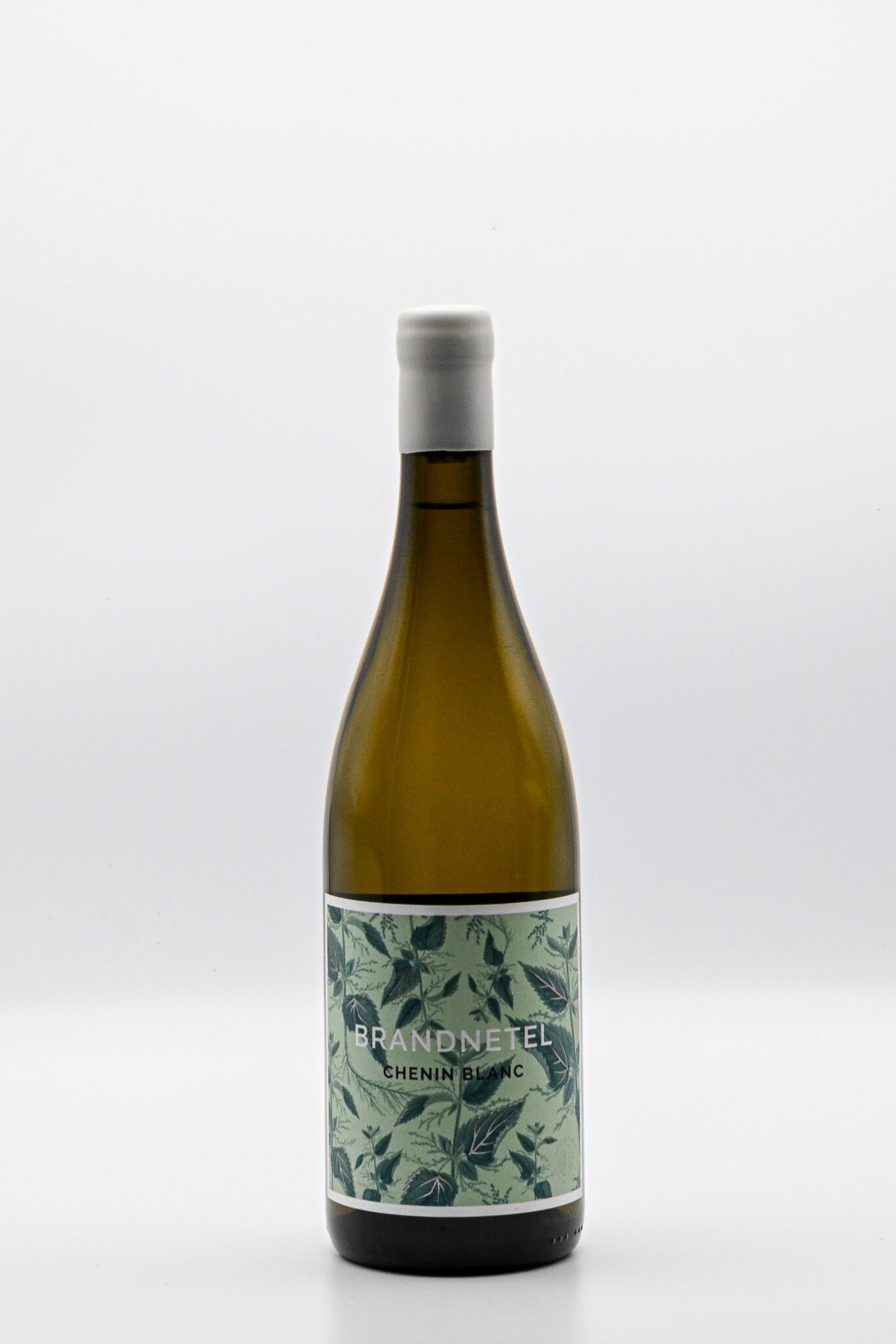 Fles Chenin Blanc wijn met groene bladeren etiket.
