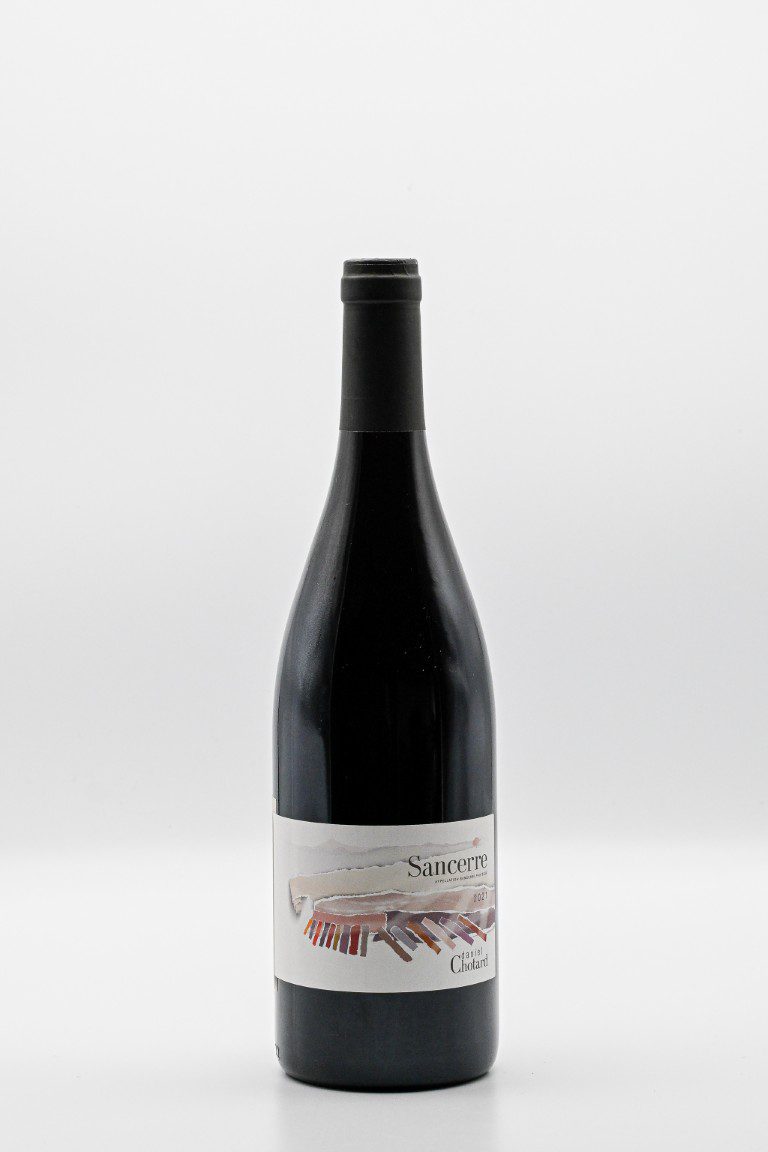 Fles rode wijn met etiket Sancerre.